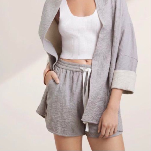 Aritzia | Wilfred | Bertaud Shorts — Black | Size XS - Picture 2 of 15